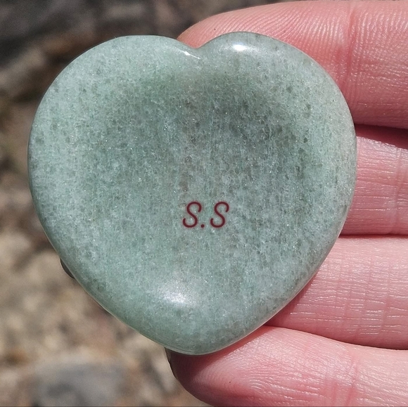 Heart-Shaped Stone Set - Picture 3 of 6